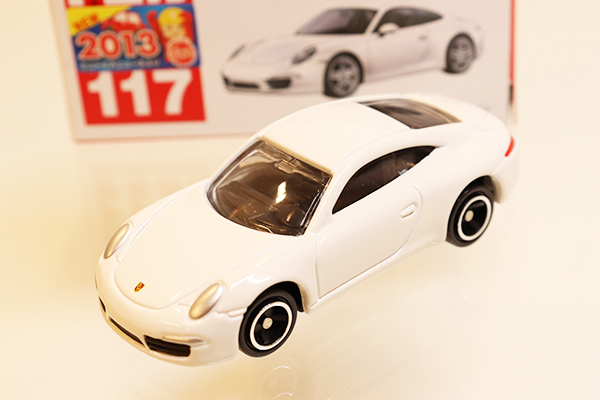 ミニカーショップ ケンボックス トミカ 赤箱117ポルシェ911 カレラ TAKARA TOMYロゴ2013年新車シール応募券切取済