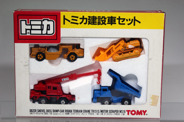 ミニカーショップ ケンボックス トミカギフト トミカ建設車セットc 小松ドーザーショベル 日立ダンプカー他計4台 ギフト212 日本製minicar Shop Kenbox Tomica
