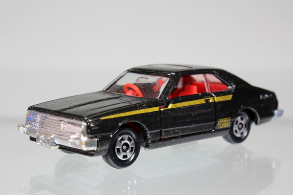 ミニカーショップ ケンボックス 箱なしトミカ 日産スカイライン00ターボgt E S 黒 金ライン 白箱付minicar Shop Kenbox Tomica ミニカーショップ ケンボックス 箱なしトミカ 日産スカイライン00ターボgt E S 黒 金ライン 白箱付minicar Shop Kenbox Tomica