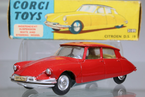 正規取扱店 CORGI TOYS 210s Citroen DS19 コーギーミニカー asakusa