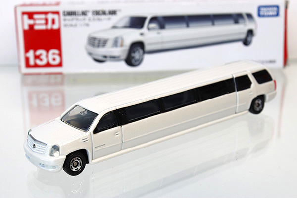 ミニカーショップ ケンボックス トミカ 赤箱 136 キャデラックエスカレード Takaratomyロゴminicar Shop Kenbox Tomica