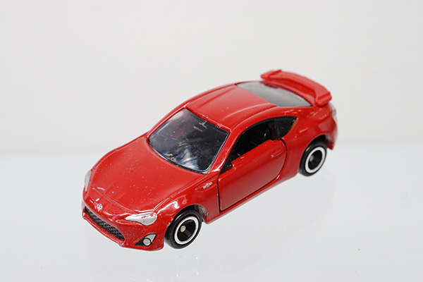 ミニカーショップ ケンボックス 箱なしトミカ トヨタ86 赤 白箱付minicar Shop Kenbox Tomica