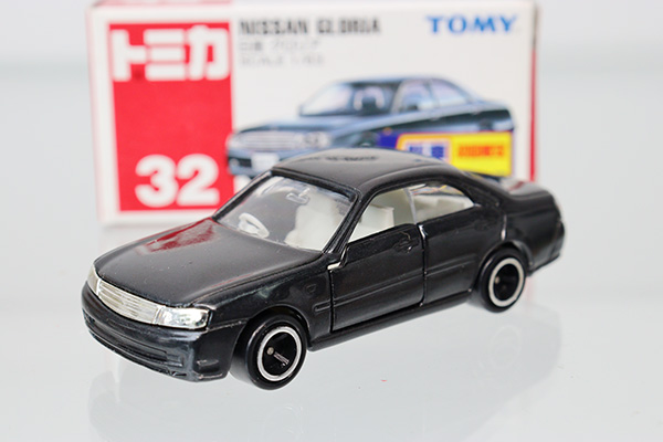 ミニカーショップ ケンボックス トミカ 赤箱 32 日産グロリア St0 絶版 バッチ欠 新作シール Tomy青ロゴminicar Shop Kenbox Tomica