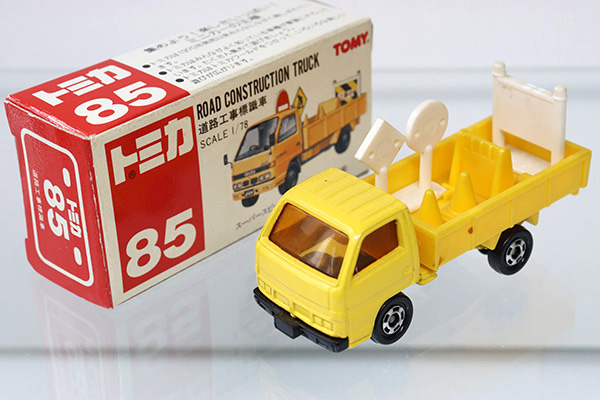 ミニカーショップ ケンボックス トミカ 赤箱 85 いすゞ道路工事標識車minicar Shop Kenbox Tomica