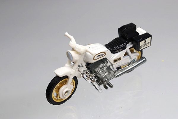 代引き人気 トミカ TOMICA 白バイ No.30 CB750F ミニカー