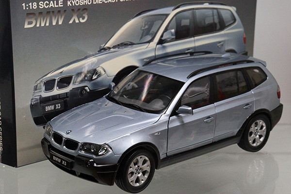 ミニカー BMW X3 F25 1/18