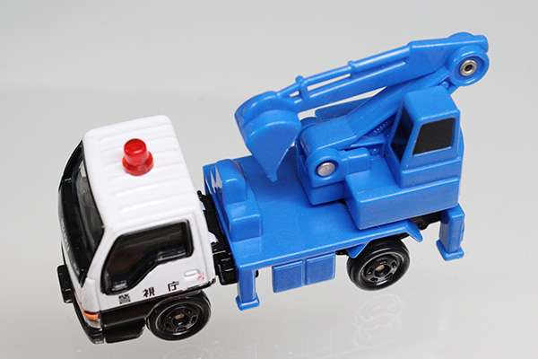 ミニカーショップ ケンボックス 箱なしトミカ いすゞエルフショベルカー警視庁 チップ キズが有る場合が御座います 現状渡し 白箱付minicar Shop Kenbox Tomica