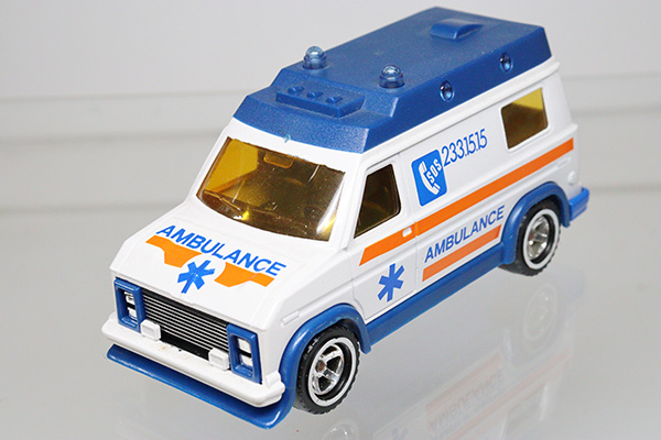 ミニカーショップ ケンボックス 外国モデル AMBULANCE※マジョレット