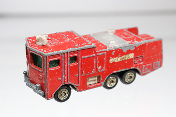 ミニカーショップ ケンボックス 箱なしトミカ 東急化学消防車 ジャンク品 現状渡し 白箱付minicar Shop Kenbox Tomica