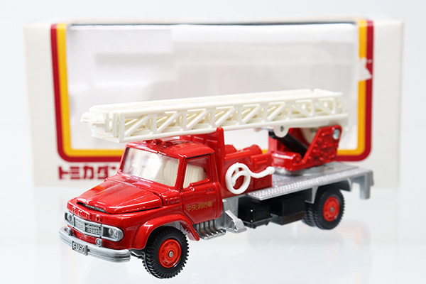トミカ　三菱ふそう　ダンディ　消防車　1980年代