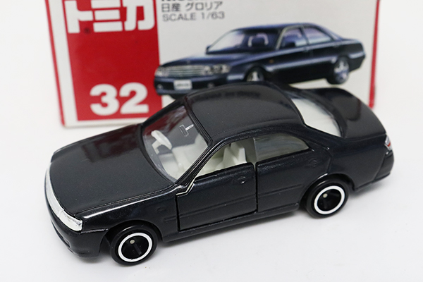 トミカ　赤箱★32★日産グロリア(メタリックグレー) ※TOMY青ロゴ・箱極少スレ・買取品・現状渡し