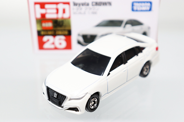 トミカ　赤箱★26★トヨタクラウン (白) ※TAKARA TOMYロゴ・新車シール・タイヤ少キズ・1/66スケール・買取品・現状渡し