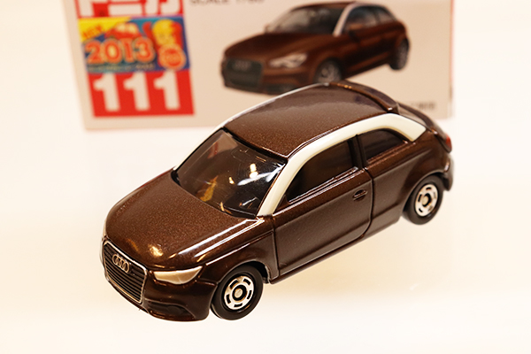 王一博　竹葉青応援ミニカー　1:24 アウディ正規品 王一博 竹葉青応援ミニカー 1:24 アウディ正規品 - メルカリ