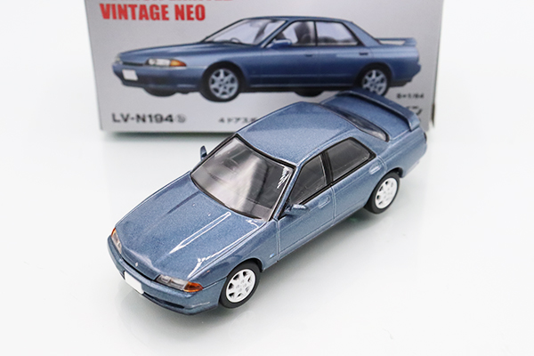 トミカリミテッドヴィンテージネオ★LV-N194b★日産スカイライン4ドアスポーツセダン GTS25 TypeX・G(91年式)(青)  ※撮影の為開封・現状渡し