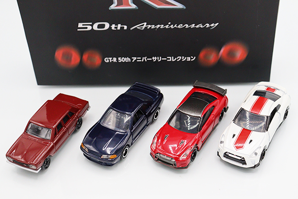 トミカギフトセット★★日産 GT-R 50thアニバーサリーコレクション(スカイライン 2000  GT-R(PGC10)、GT-R(BNR32)、GT-R(R35)、GT-R NISMO(R35)計4台)※開封済・箱スレ・買取品・現状渡し