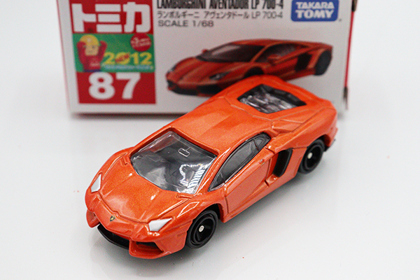 ミニカーショップ ケンボックス トミカ 赤箱☆87☆ランボルギーニアヴェンタドール LP 700-4 (オレンジ)  ※TAKARATOMYロゴ・2012年新車シール・フタ少スレ、少凹み・ベトナム製・買取品・現状渡しMinicar shop KENBOX TOMICA