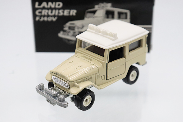 ミニカーショップ ケンボックス トミカ特注（日本製）トヨタランドクルーザー FJ40V(ベージュ/ワイドタイヤ) ※トヨタ博物館特注・買取品・現状渡しMinicar  shop KENBOX TOMICA