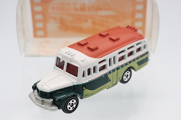 最安値挑戦】 TOMICA トミカ イスズ ボンネットバス 1Eホイール