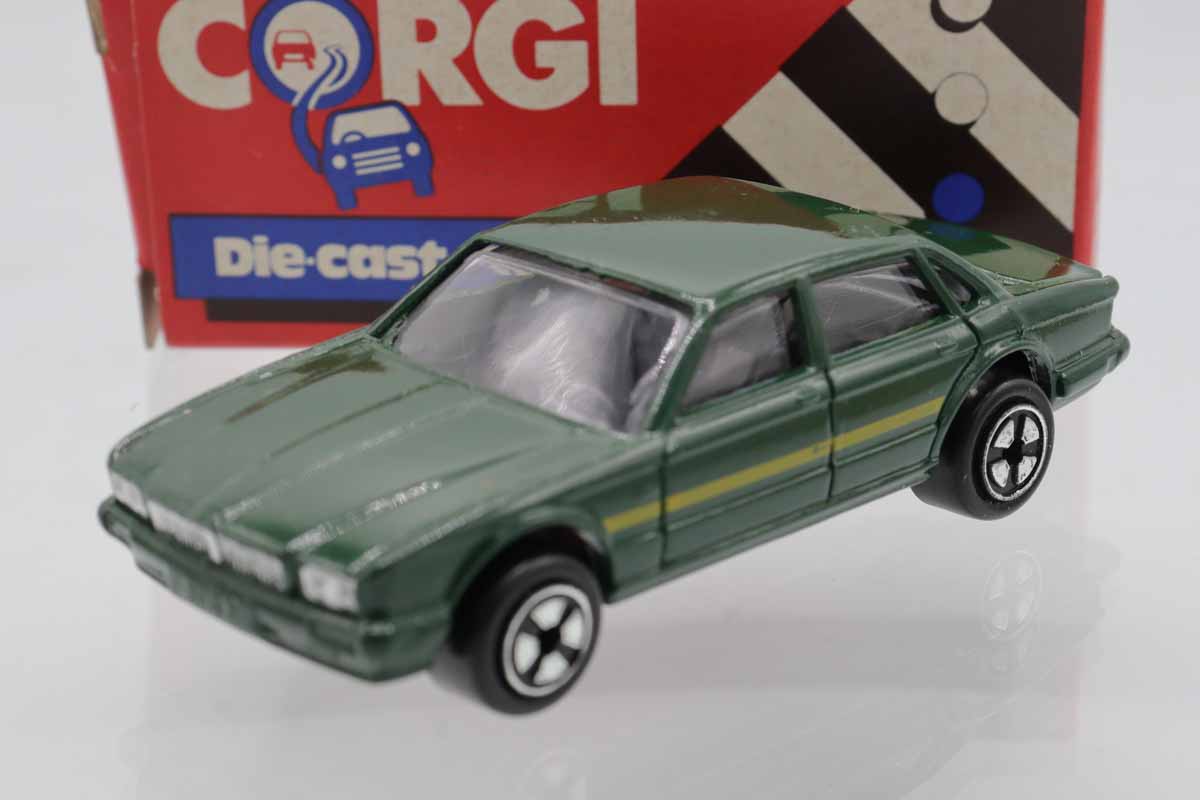 ミニカーショップ ケンボックス CORGIジャガーXJ40 (モス