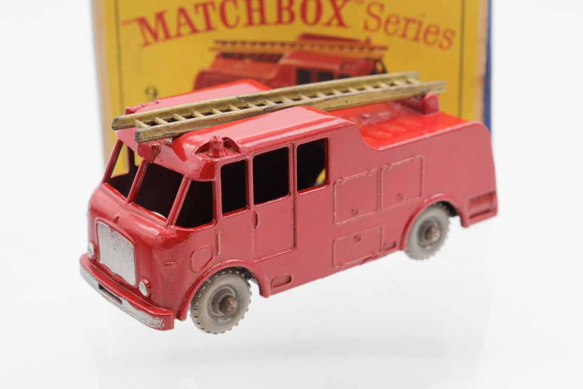 ミニカーショップ ケンボックス マッチボックス☆9☆FIRE ENGINE (赤