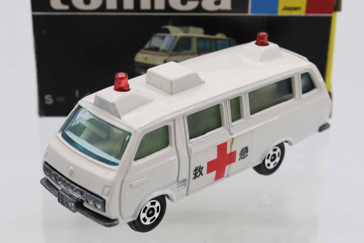 トミカNO.57トヨタハイエースコミューター救急車(消防署)2台セット黒箱日本製 輸出用トミカNO.57 トヨタハイエースコミューター(救急車)2台