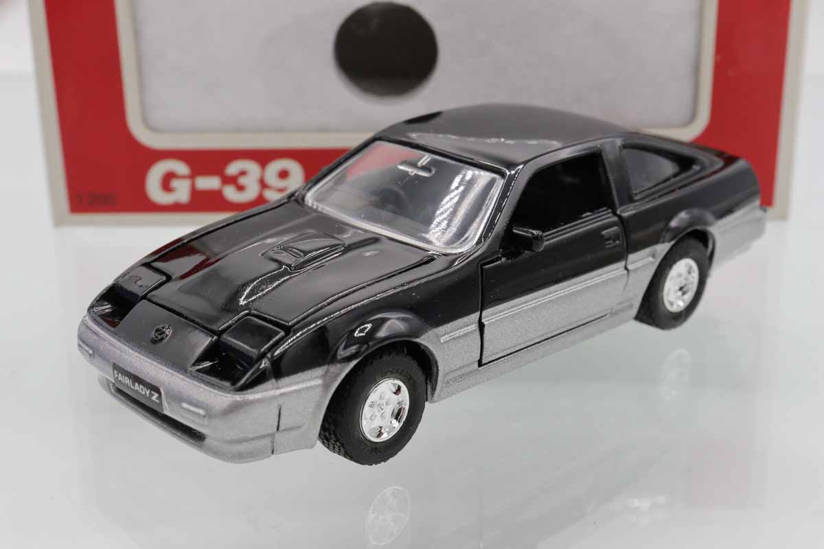 昭和レトロ WHEELSミニカー 2台まとめ売り (匿名配送) MINI GT 1/64 Nissan フェアレディ Z 2023 エベレストホワイト