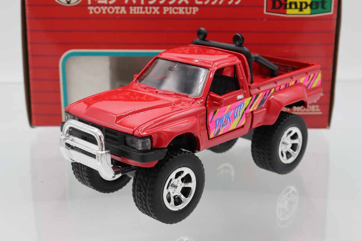 ラスト1点！TOYOTA HILUX 赤 ミニカー ラスト1点！TOYOTA HILUX 赤