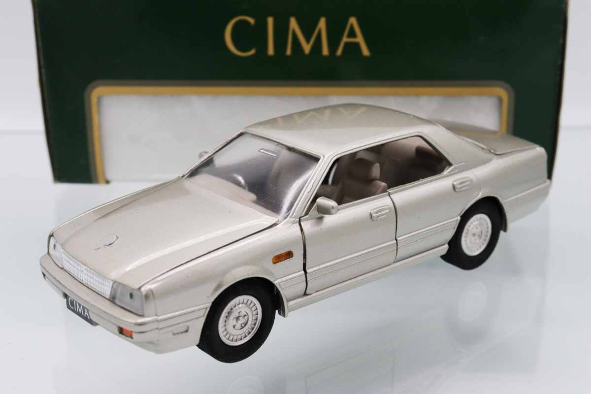 ダイヤペット製日産Y31シーマ ミニカーショップ ケンボックス ダイヤペット日産シーマ(銀) ※1/30