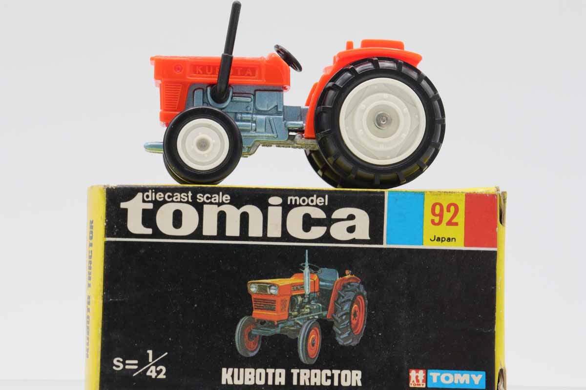 ミニカーショップ ケンボックス トミカ 黒箱☆92☆クボタトラクター(朱