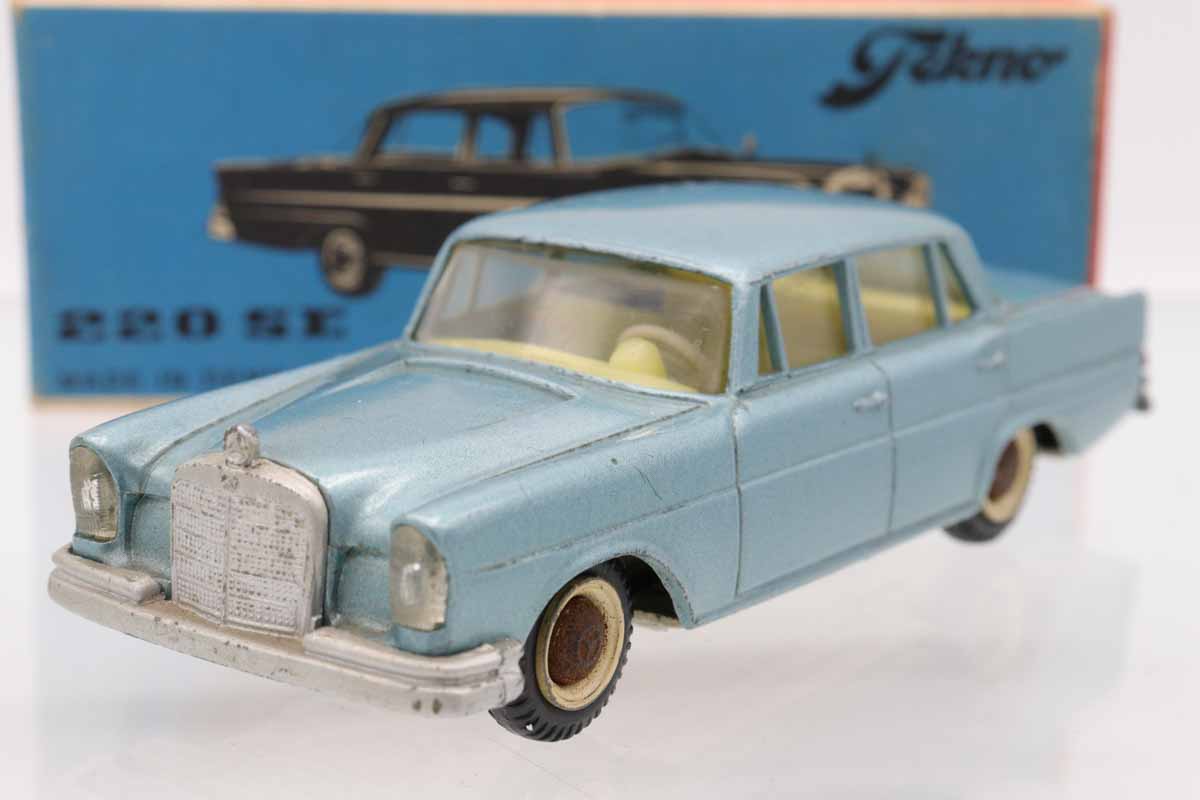 ミニカーショップ ケンボックス Tekno☆726☆MERCEDES-BENZ 220SE(水色