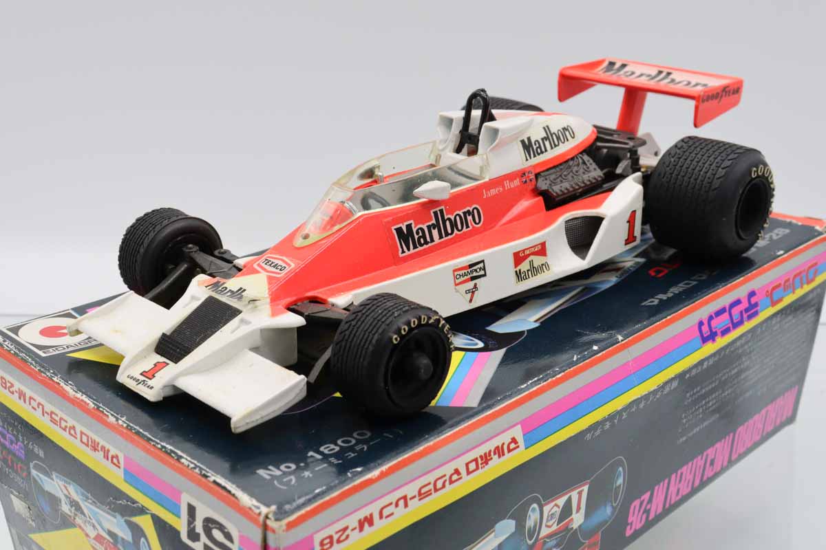 【絶版】サーキットの狼　1/28スケール　マクラーレンM26 ミニカーショップ ケンボックス 永大グリップ☆51☆マルボロ