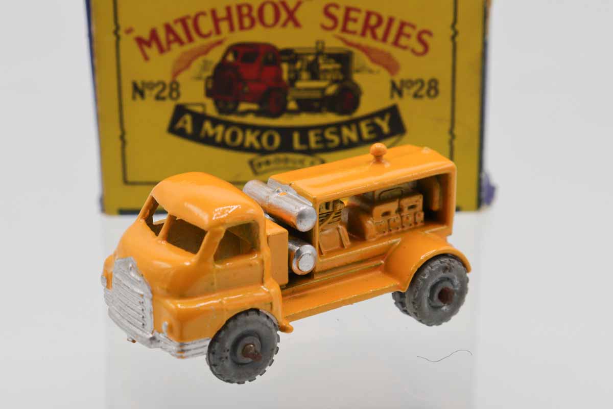 ミニカーショップ ケンボックス マッチボックス☆28☆BEDFORD